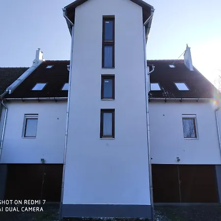 Apartment Voelgyfuerdo Apartman Eger