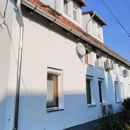 Voelgyfuerdo Apartman Lejlighed *