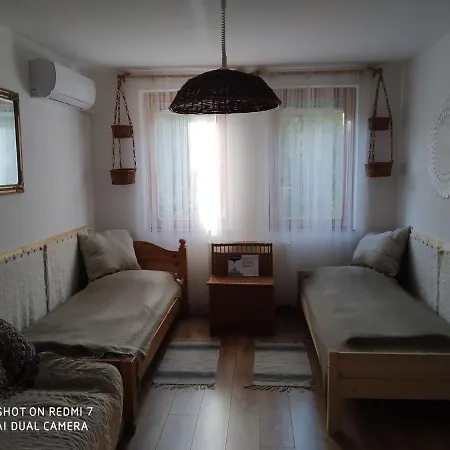 Apartment Voelgyfuerdo Apartman Eger