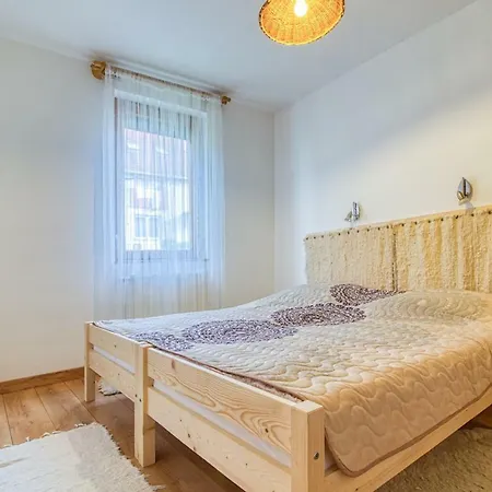 Apartment Voelgyfuerdo Apartman Eger