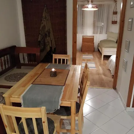 Apartment Voelgyfuerdo Apartman Eger