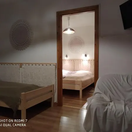 Apartment Voelgyfuerdo Apartman Eger